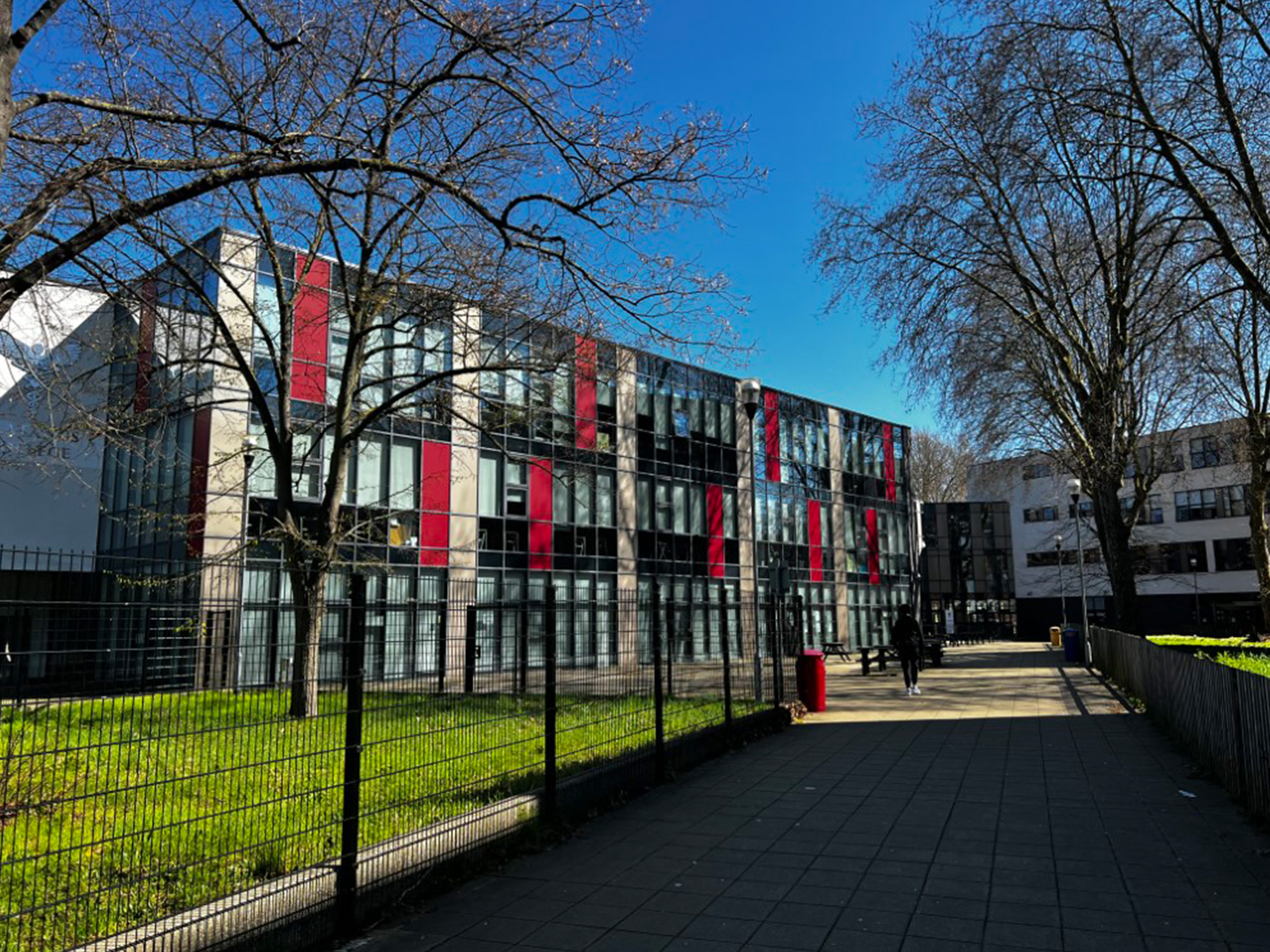 Platanos-College-header-image